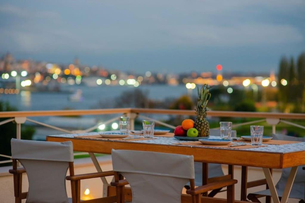 איסטמבול Waterfront Apartment By The Tram - Terrace With Dome & Golden Horn View In Fatih מראה חיצוני תמונה