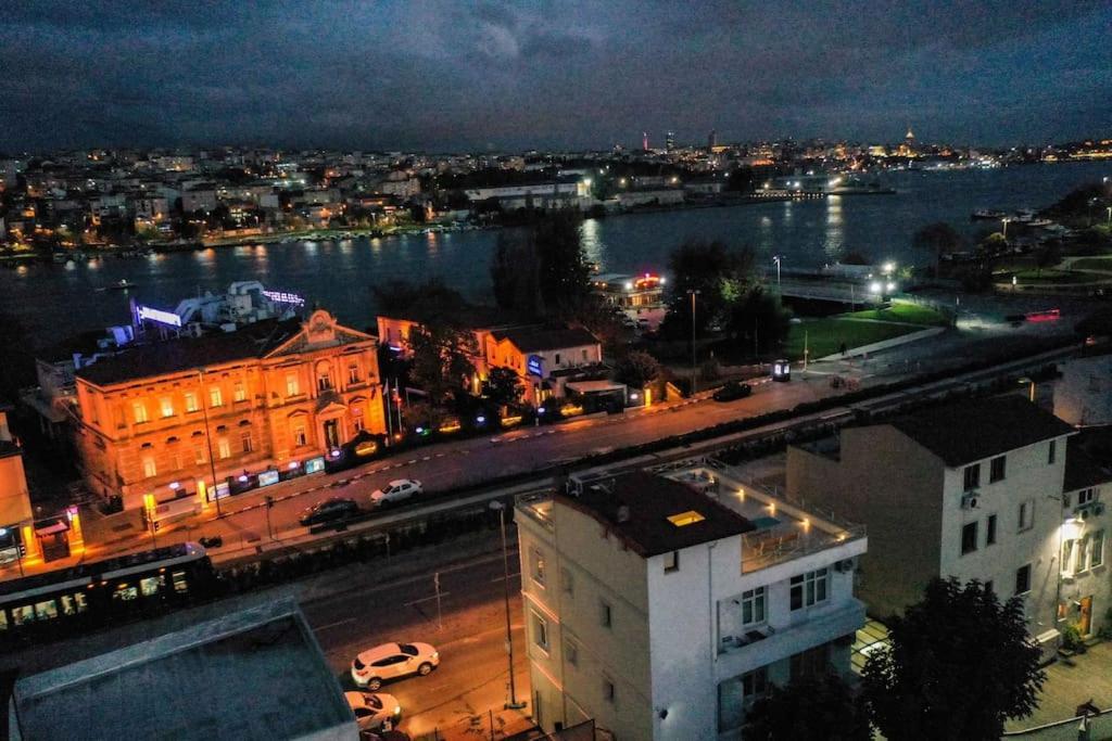 איסטמבול Waterfront Apartment By The Tram - Terrace With Dome & Golden Horn View In Fatih מראה חיצוני תמונה