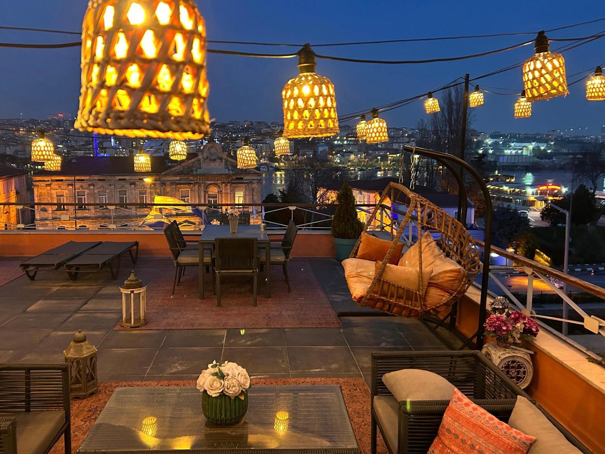איסטמבול Waterfront Apartment By The Tram - Terrace With Dome & Golden Horn View In Fatih מראה חיצוני תמונה