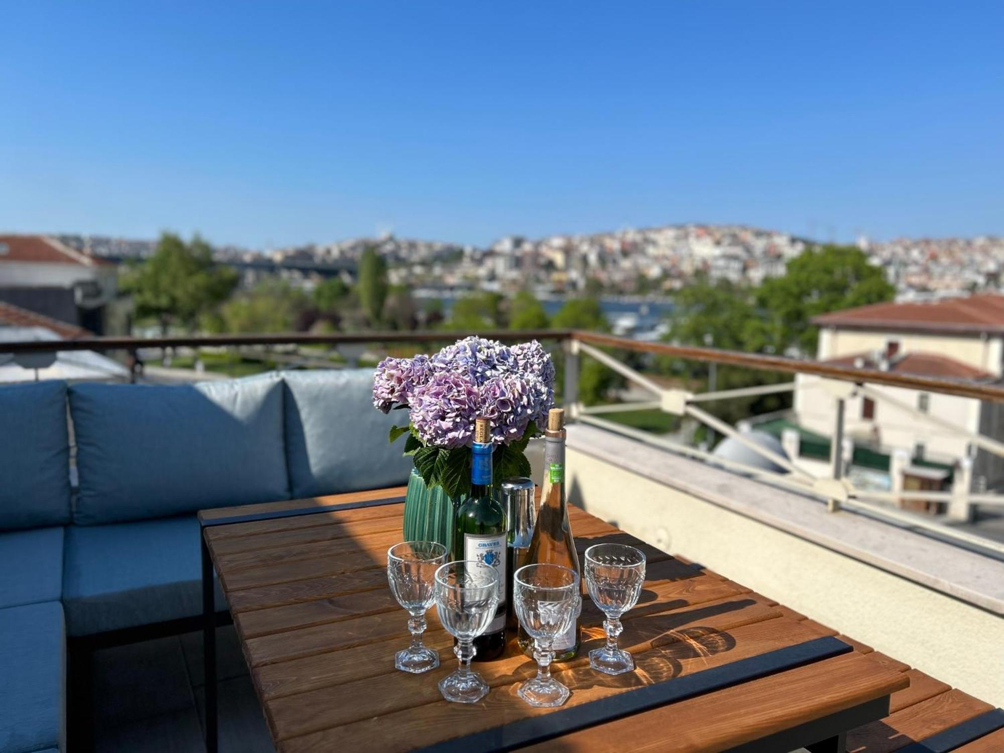 איסטמבול Waterfront Apartment By The Tram - Terrace With Dome & Golden Horn View In Fatih מראה חיצוני תמונה