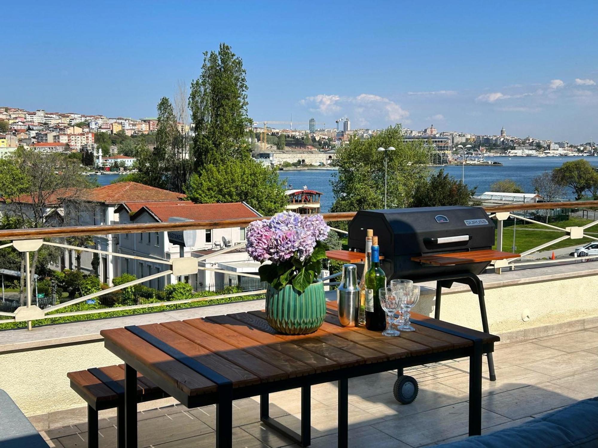 איסטמבול Waterfront Apartment By The Tram - Terrace With Dome & Golden Horn View In Fatih מראה חיצוני תמונה