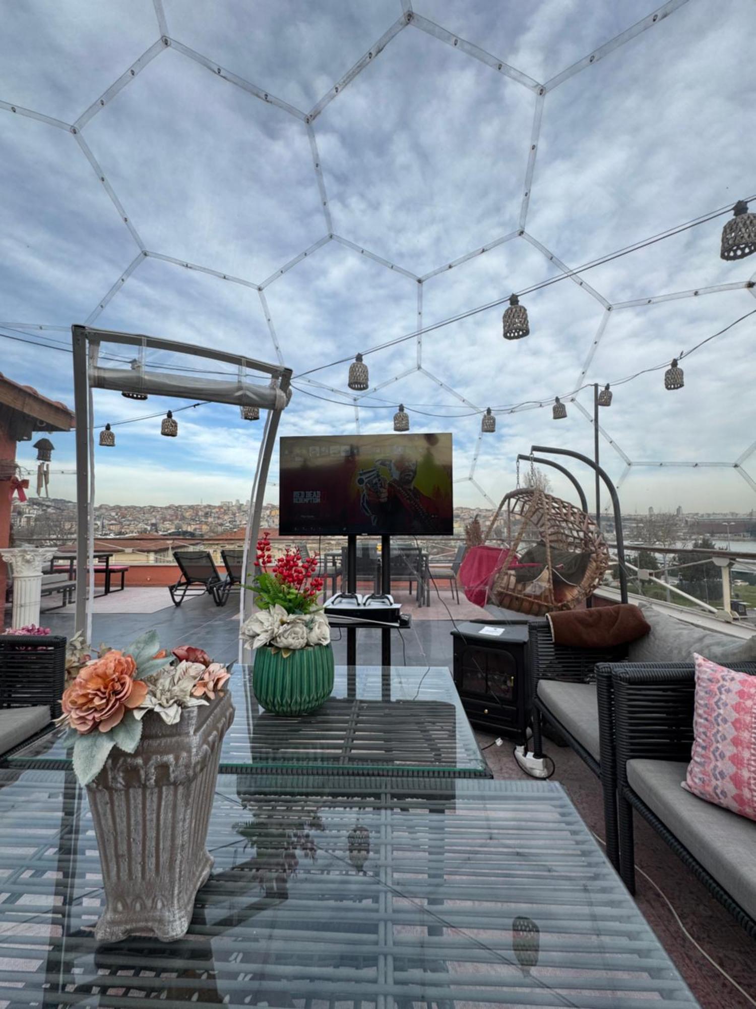 איסטמבול Waterfront Apartment By The Tram - Terrace With Dome & Golden Horn View In Fatih מראה חיצוני תמונה